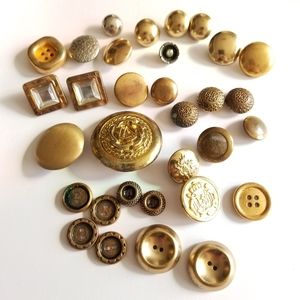 Buttons - Vintage to antique button lot wood, plastic, green brown tan yellow